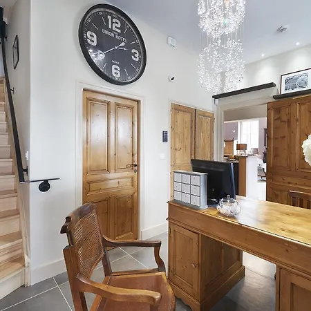 Hotel Pont Du Chalon And Restaurant 3*